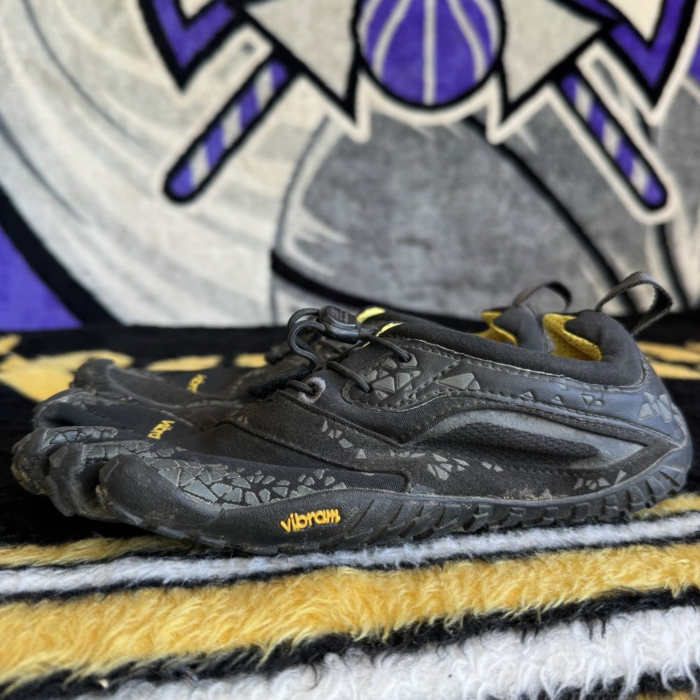Size 38/W7 - Vibram FiveFingers V-Trail 2.0 Women's Trail Shoes Black Yellow